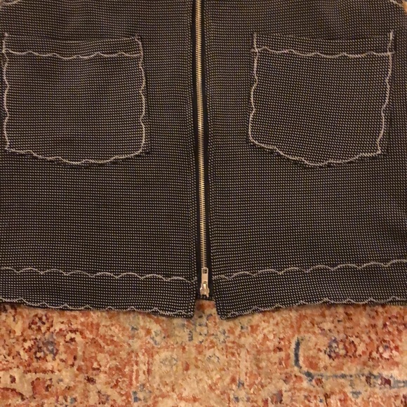 Scallop Detail Zip Up Skirt - Picture 3 of 5